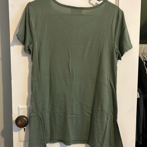 Bobbie Brooks green top - Picture 2 of 2